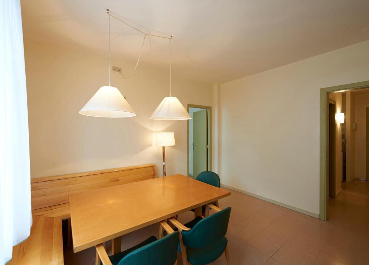Apartamentos Montserrat Abat Marcet Εξωτερικό φωτογραφία