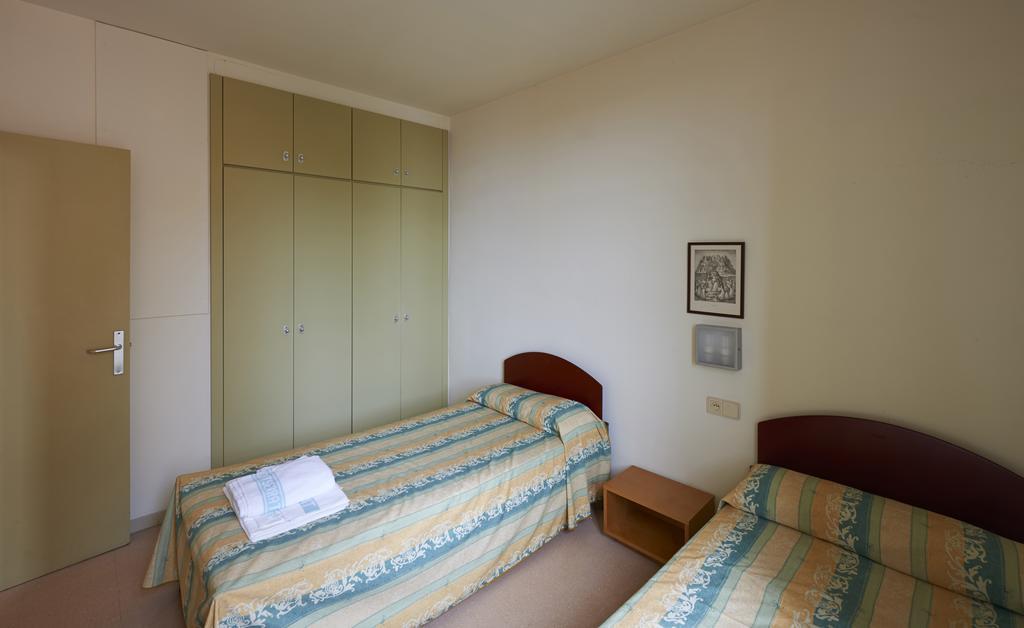 Apartamentos Montserrat Abat Marcet Δωμάτιο φωτογραφία
