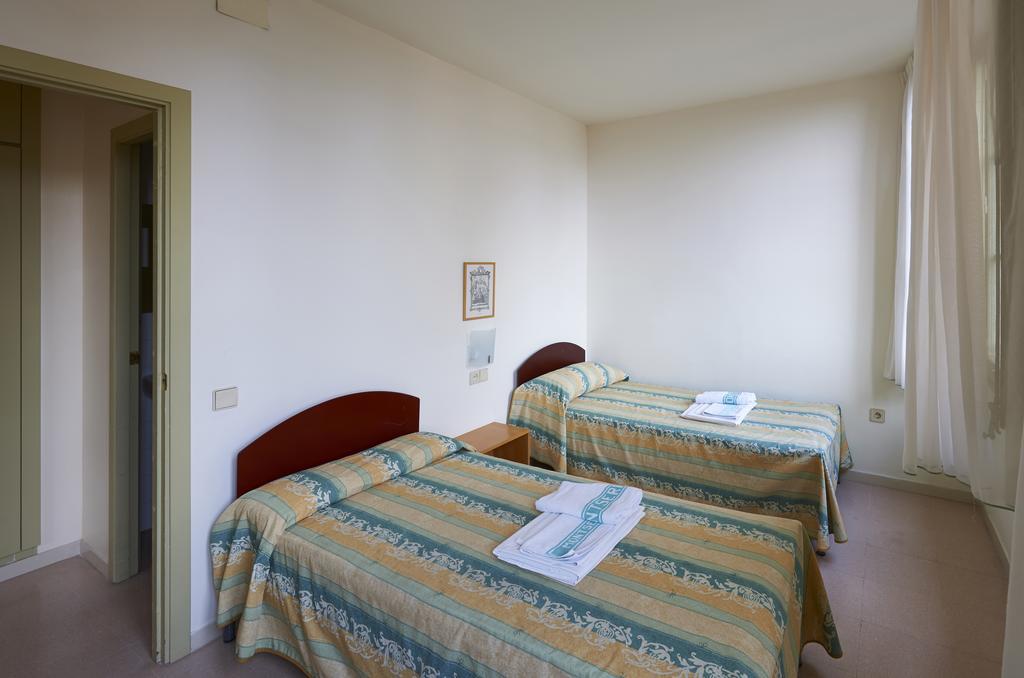 Apartamentos Montserrat Abat Marcet Δωμάτιο φωτογραφία