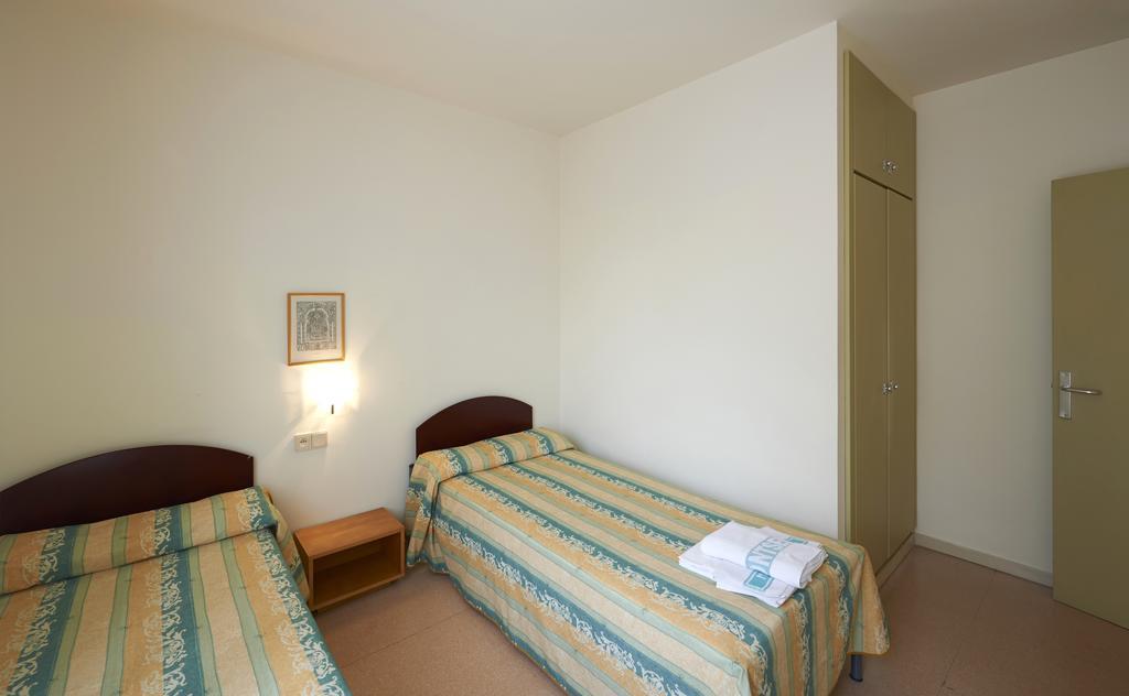 Apartamentos Montserrat Abat Marcet Δωμάτιο φωτογραφία