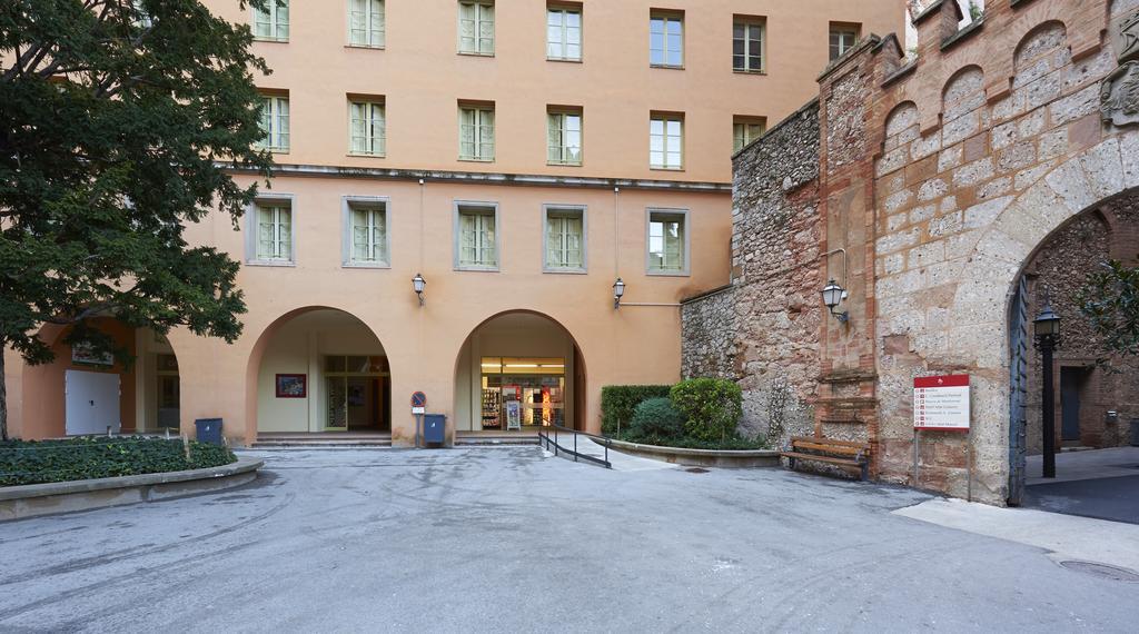 Apartamentos Montserrat Abat Marcet Εξωτερικό φωτογραφία