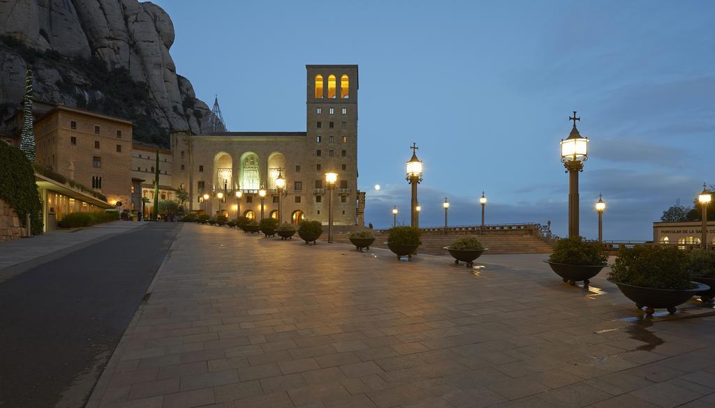 Apartamentos Montserrat Abat Marcet Εξωτερικό φωτογραφία