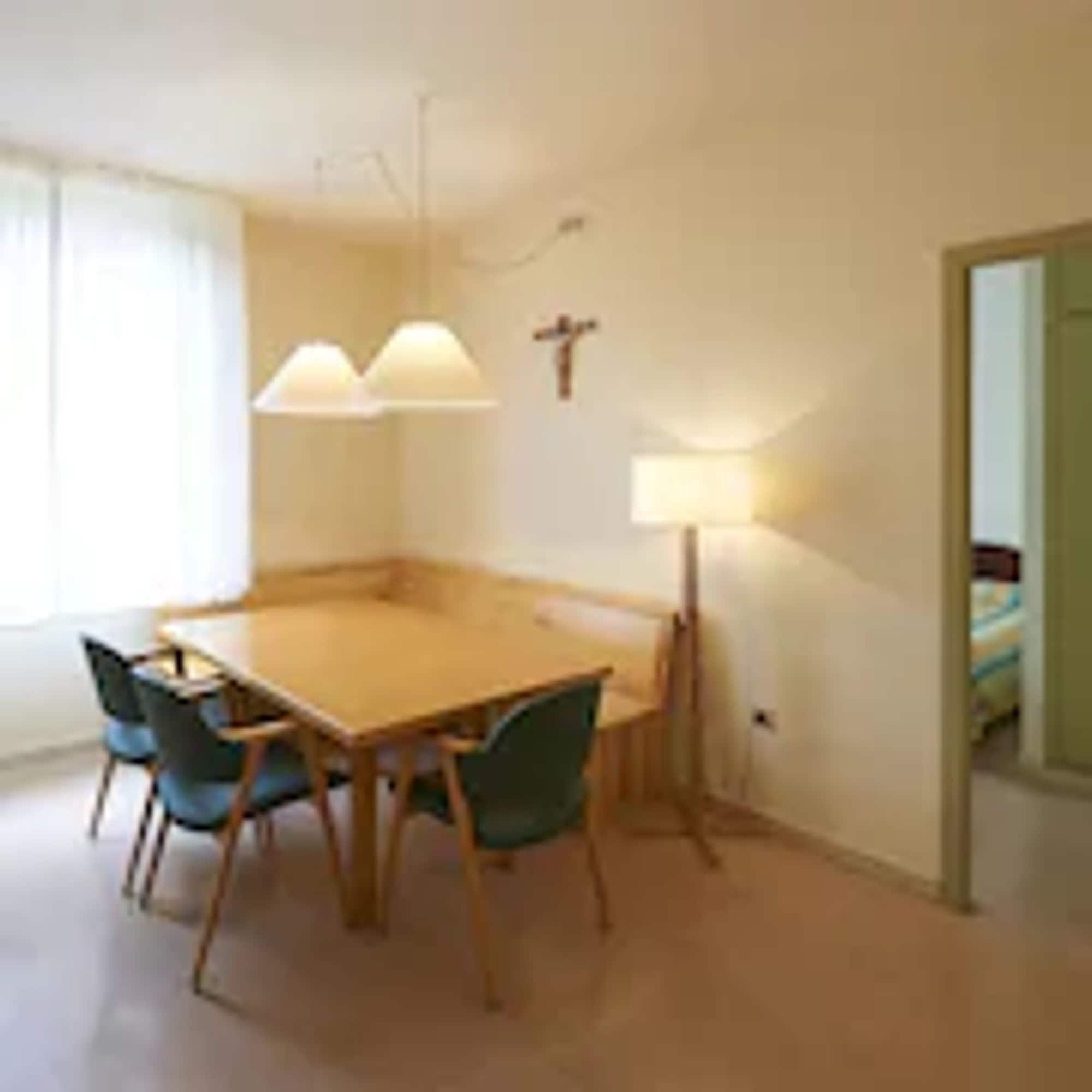 Apartamentos Montserrat Abat Marcet Εξωτερικό φωτογραφία