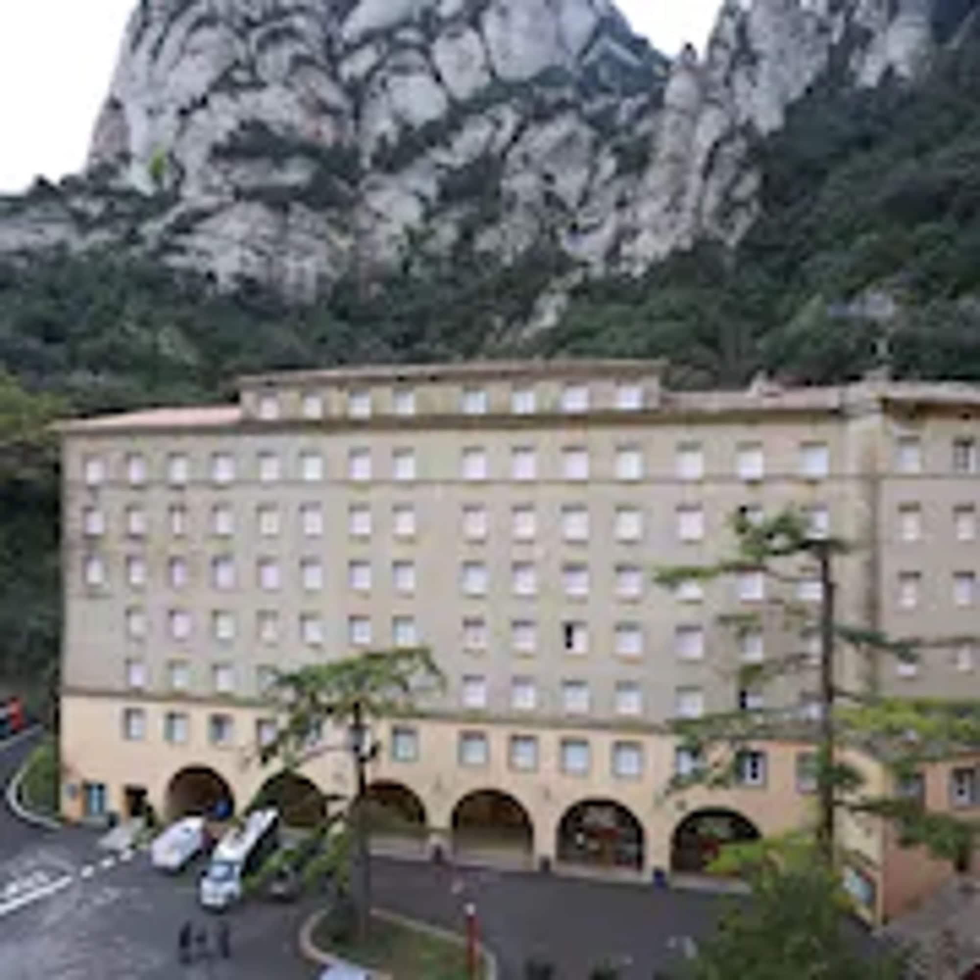 Apartamentos Montserrat Abat Marcet Εξωτερικό φωτογραφία