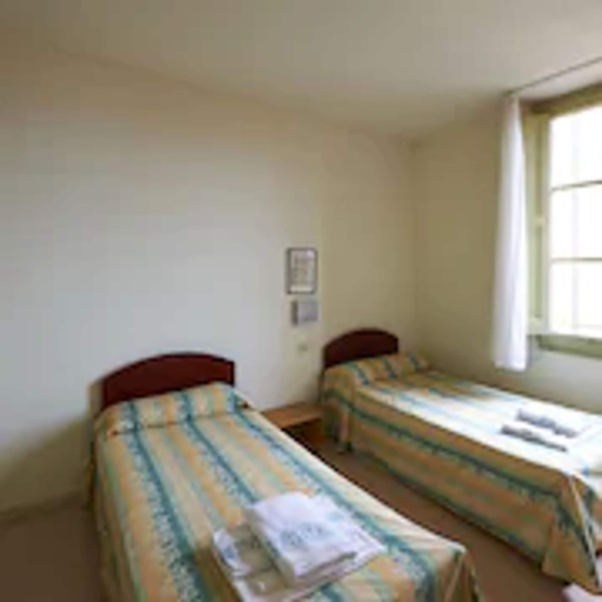 Apartamentos Montserrat Abat Marcet Εξωτερικό φωτογραφία