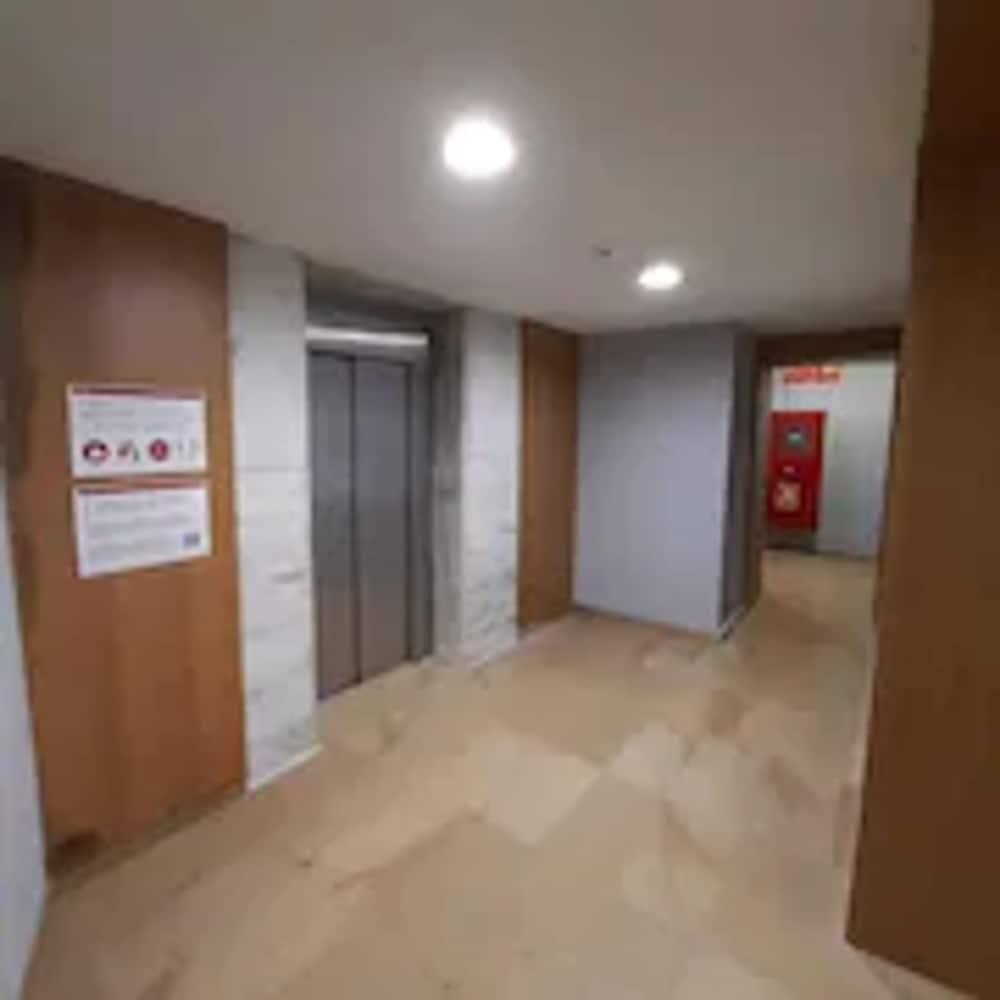 Apartamentos Montserrat Abat Marcet Εξωτερικό φωτογραφία