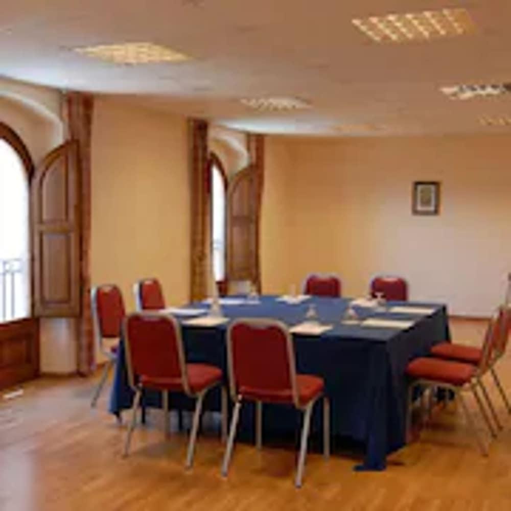 Apartamentos Montserrat Abat Marcet Εξωτερικό φωτογραφία