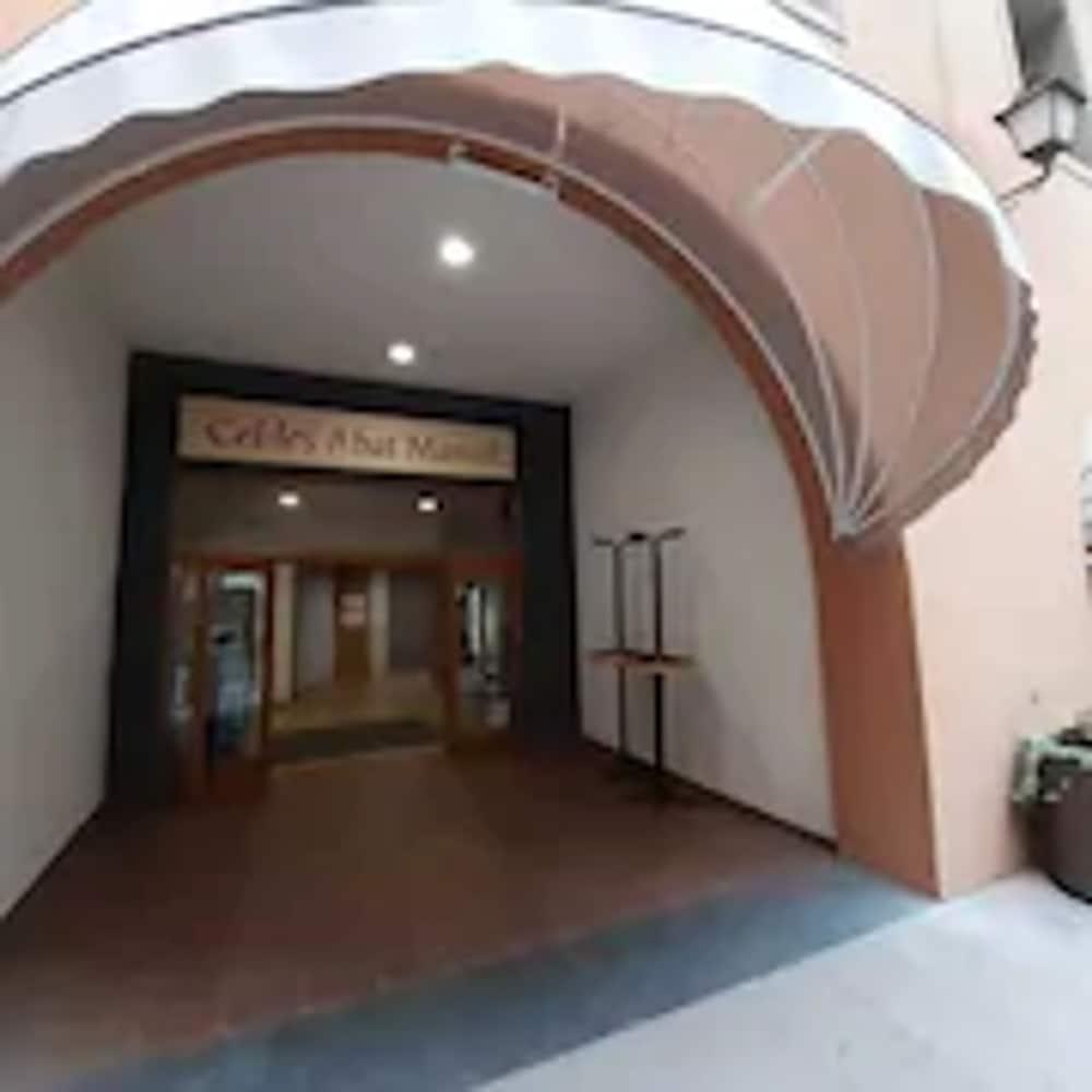 Apartamentos Montserrat Abat Marcet Εξωτερικό φωτογραφία