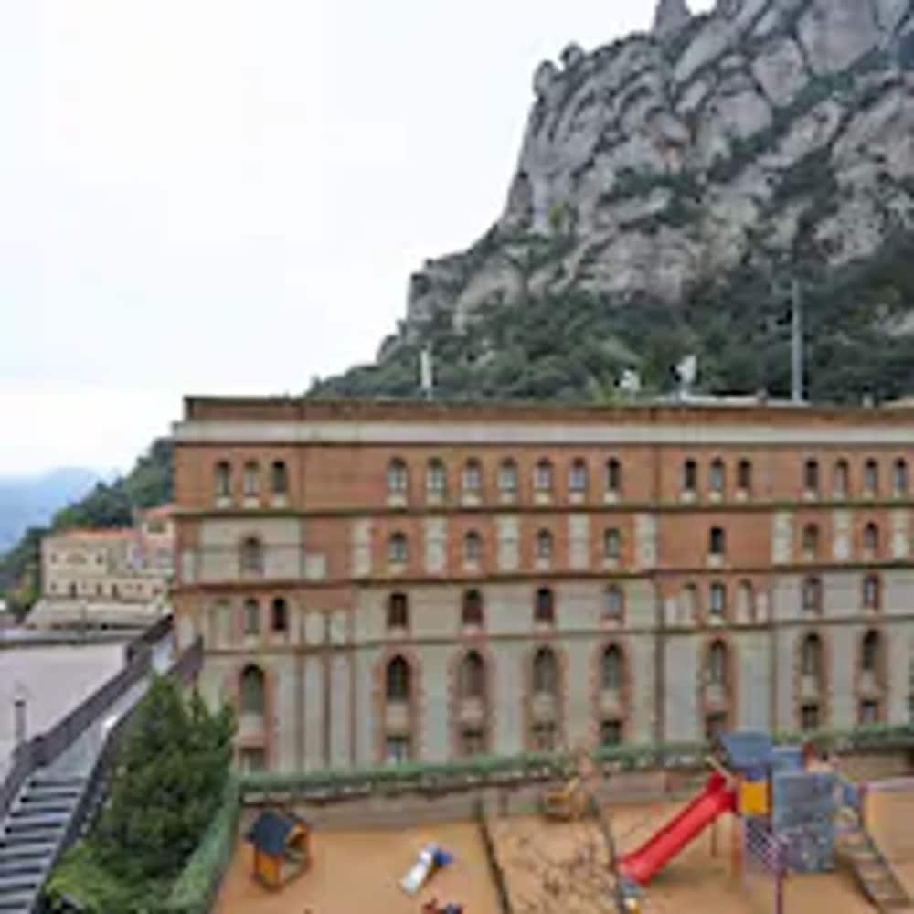 Apartamentos Montserrat Abat Marcet Εξωτερικό φωτογραφία