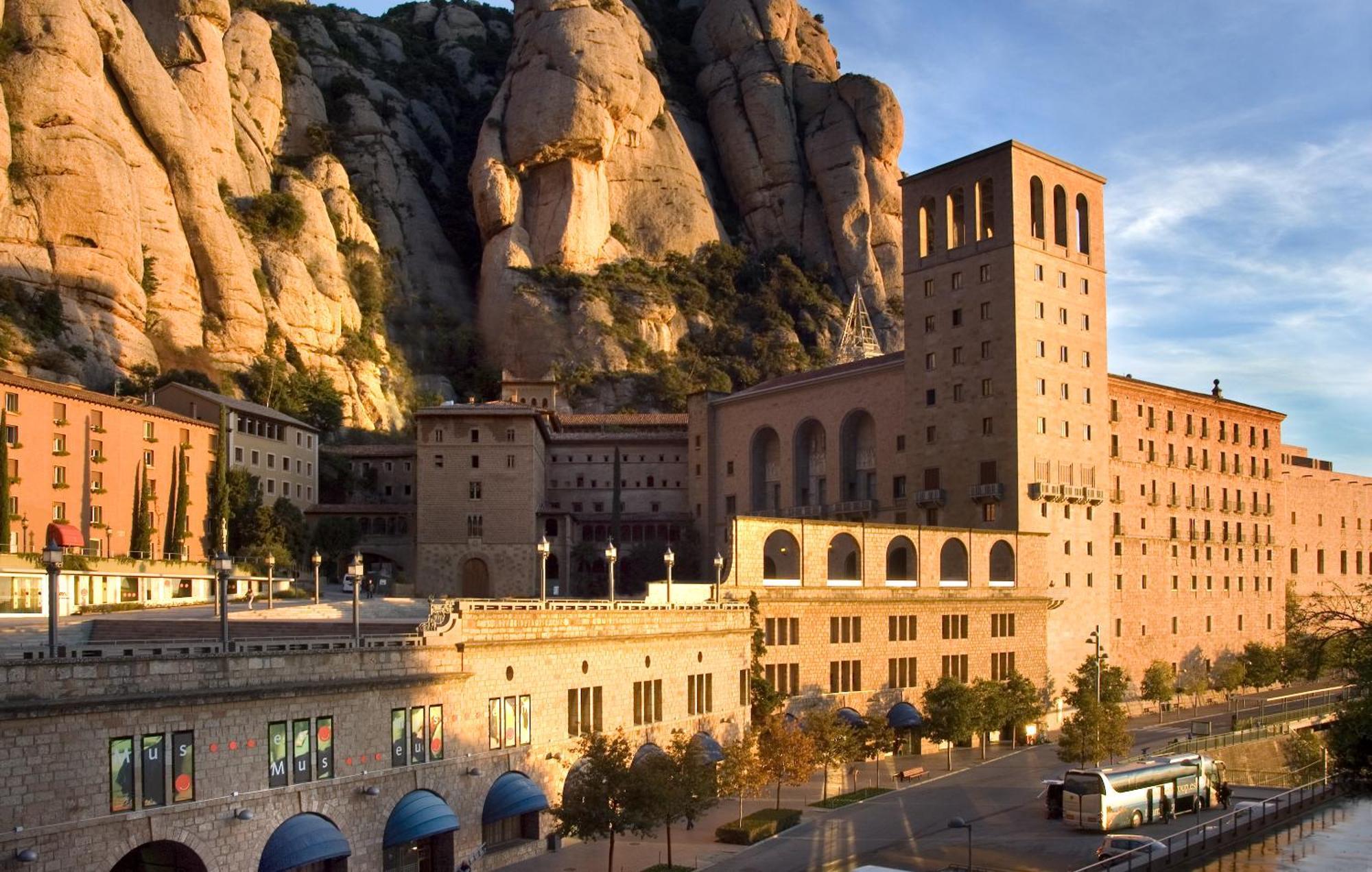 Apartamentos Montserrat Abat Marcet Εξωτερικό φωτογραφία