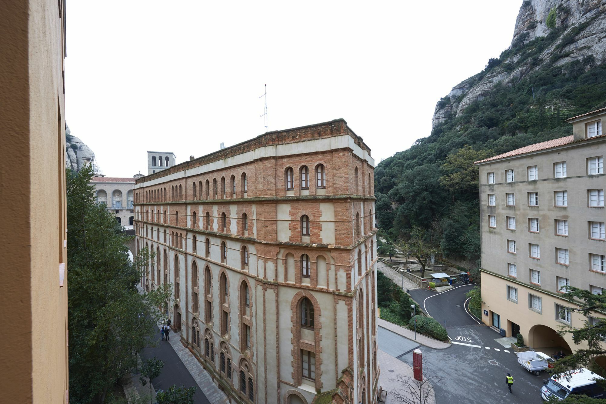 Apartamentos Montserrat Abat Marcet Εξωτερικό φωτογραφία